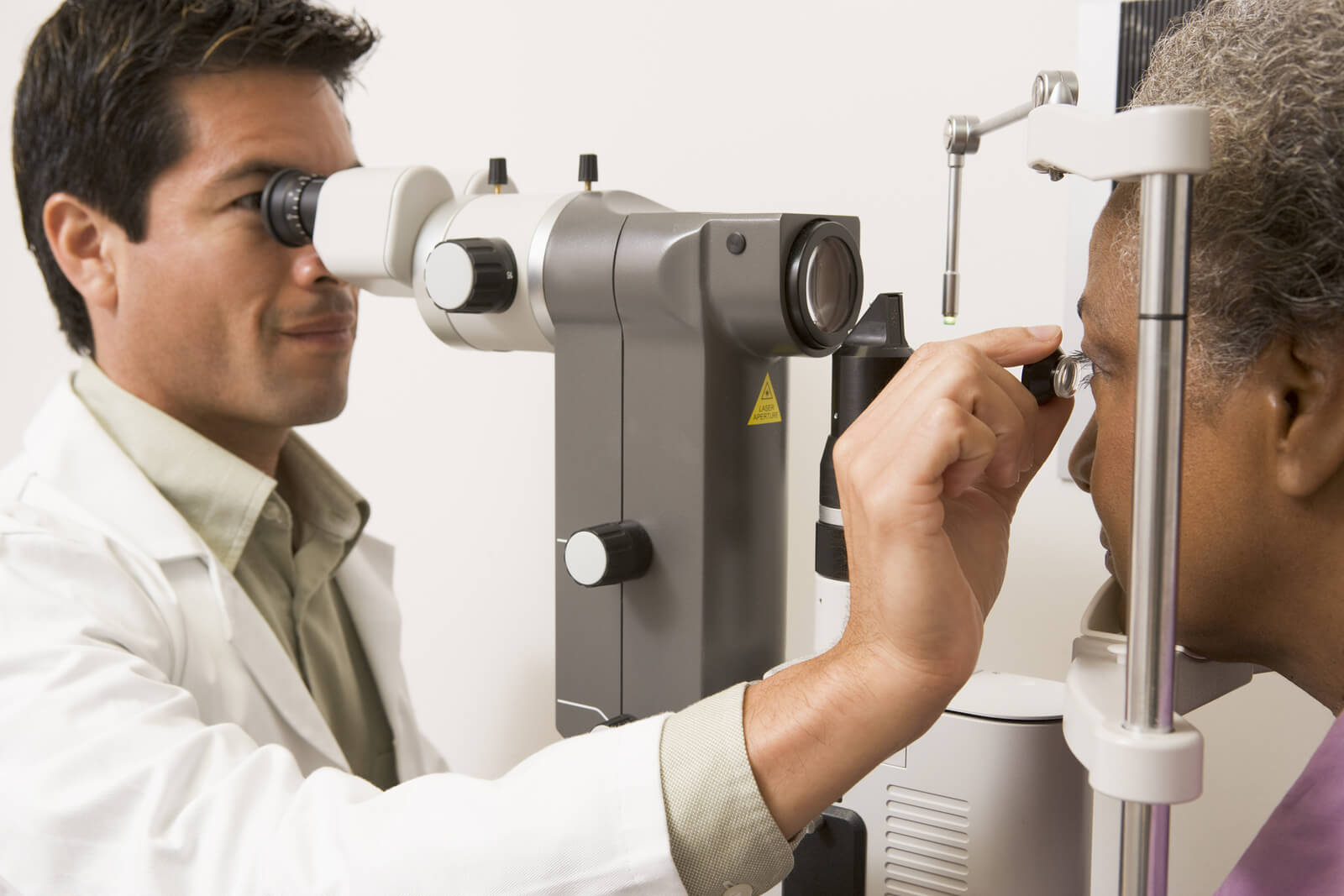 How-to-Choose-the-Right-Eye-Doctor